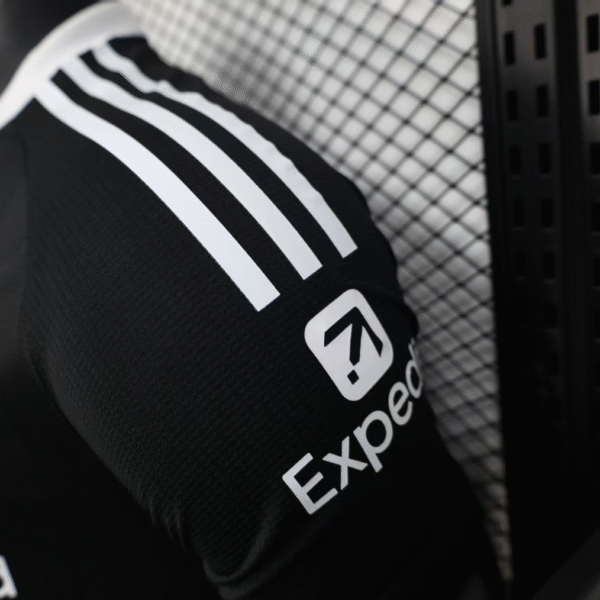 Liverpool Black Goalkeeper Football Shirt 2025-26 Player Edition